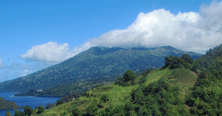 La Soufrière volcano hiking